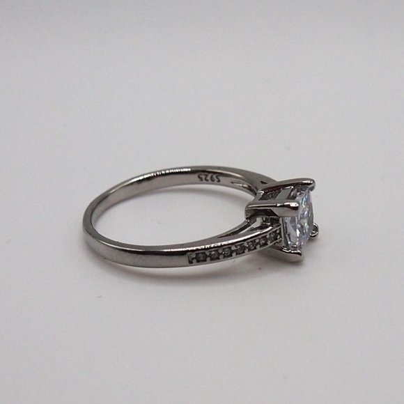 Stunning Princess Cut 1.00ctw Diamond Bridal Ring 925 Sterling Silver - Picture 9 of 9